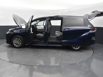 2025 Toyota Sienna LE 8 Passenger