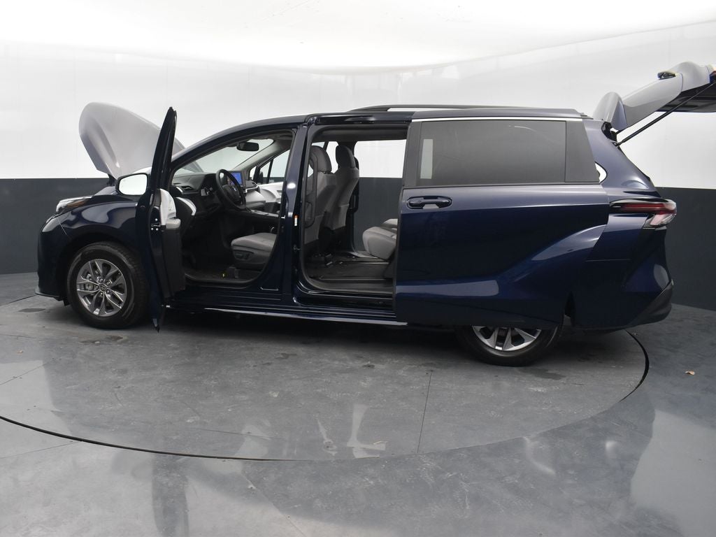 2025 Toyota Sienna LE 8 Passenger