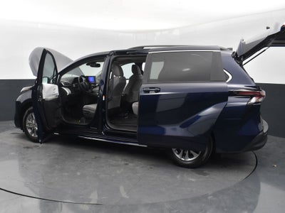 2025 Toyota Sienna LE 8 Passenger