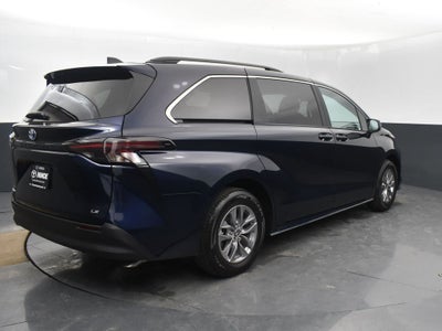 2025 Toyota Sienna LE 8 Passenger