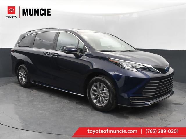 2025 Toyota Sienna LE 8 Passenger