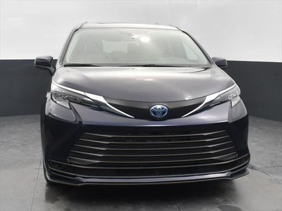 2025 Toyota Sienna LE 8 Passenger