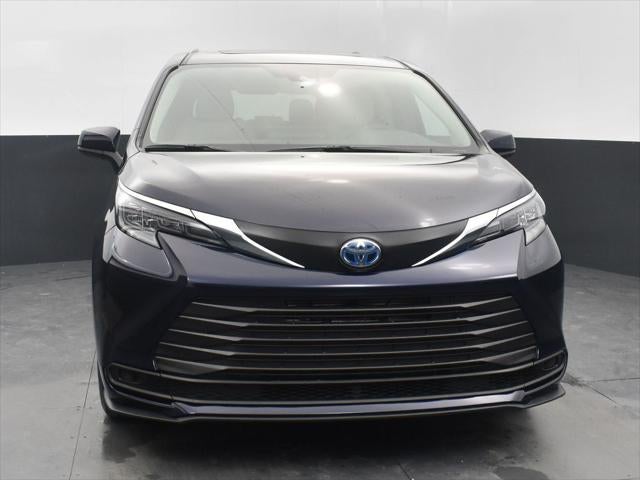 2025 Toyota Sienna LE 8 Passenger