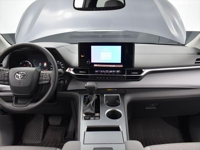 2025 Toyota Sienna LE 8 Passenger