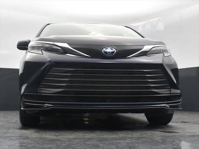 2025 Toyota Sienna LE 8 Passenger