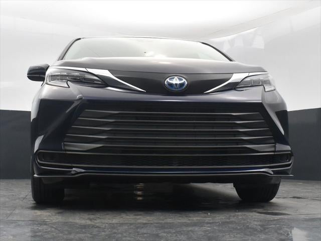 2025 Toyota Sienna LE 8 Passenger