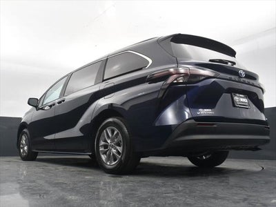 2025 Toyota Sienna LE 8 Passenger