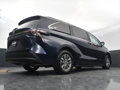 2025 Toyota Sienna LE 8 Passenger