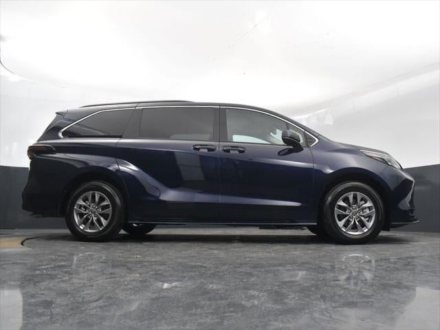 2025 Toyota Sienna LE 8 Passenger