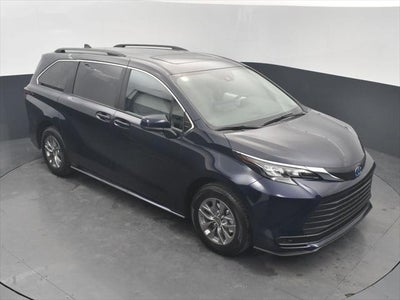 2025 Toyota Sienna LE 8 Passenger