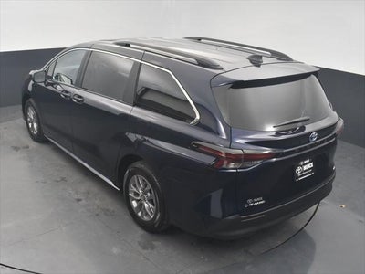 2025 Toyota Sienna LE 8 Passenger