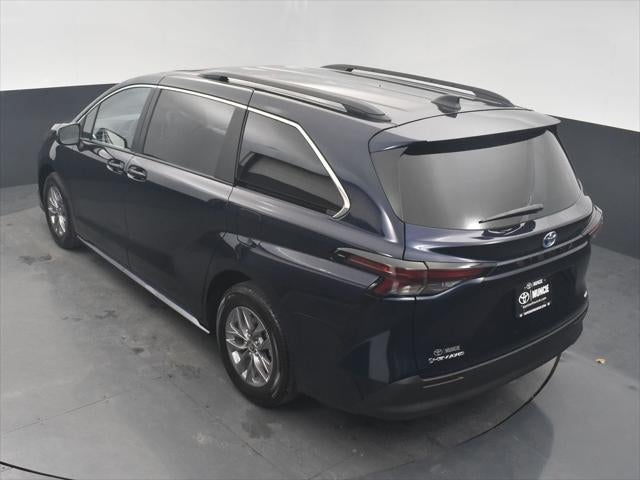 2025 Toyota Sienna LE 8 Passenger