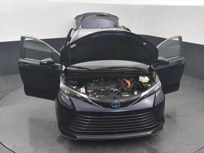 2025 Toyota Sienna LE 8 Passenger