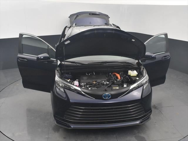 2025 Toyota Sienna LE 8 Passenger