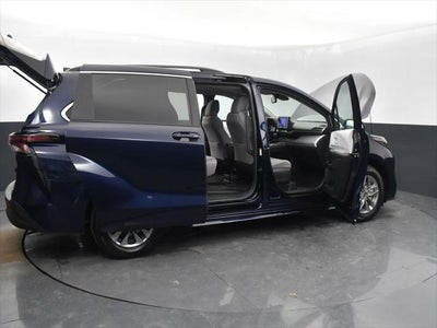 2025 Toyota Sienna LE 8 Passenger