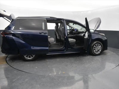 2025 Toyota Sienna LE 8 Passenger