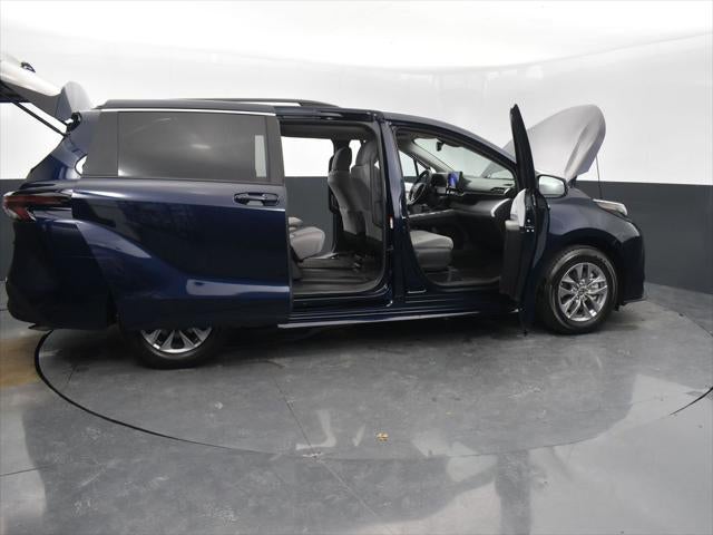 2025 Toyota Sienna LE 8 Passenger