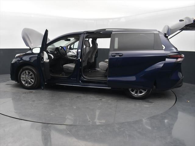 2025 Toyota Sienna LE 8 Passenger