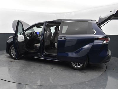 2025 Toyota Sienna LE 8 Passenger