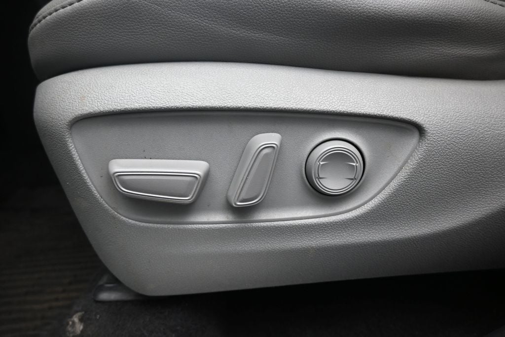 2022 Toyota Highlander Hybrid Platinum