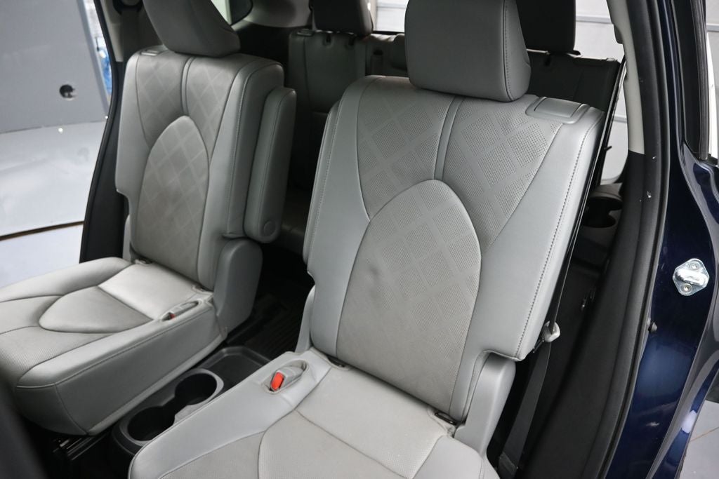 2022 Toyota Highlander Hybrid Platinum