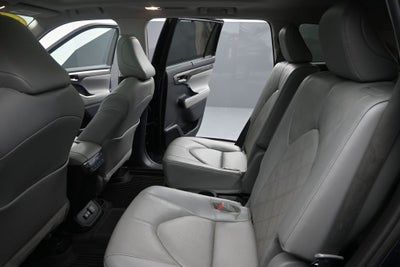 2022 Toyota Highlander Hybrid Platinum