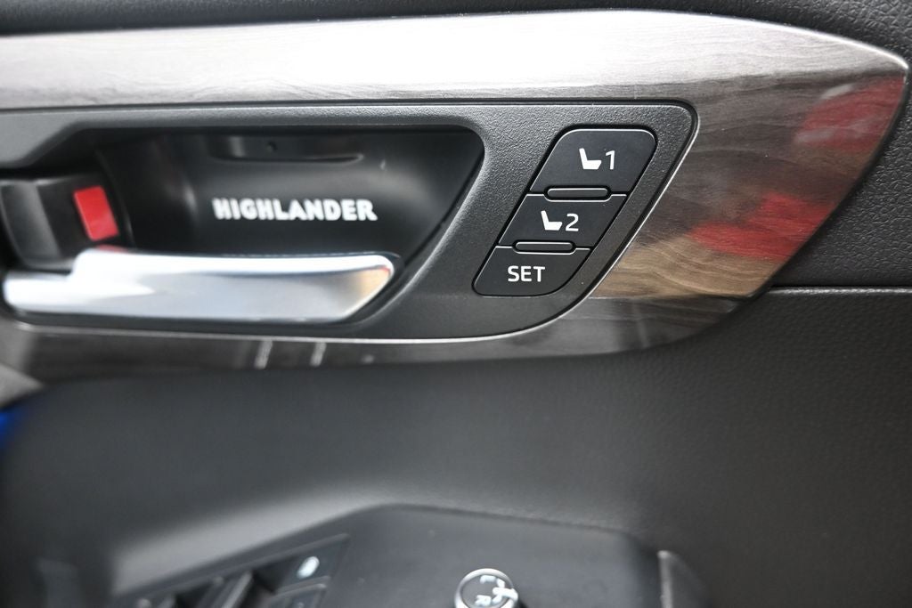 2022 Toyota Highlander Hybrid Platinum