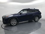 2022 Toyota Highlander Hybrid Platinum