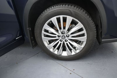 2022 Toyota Highlander Hybrid Platinum