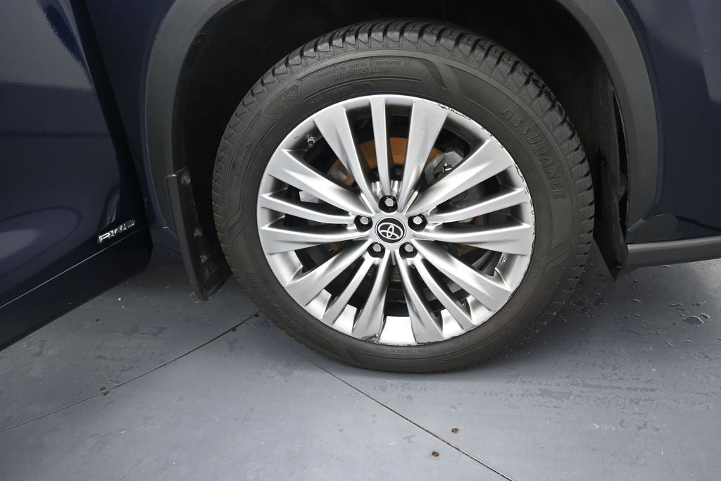 2022 Toyota Highlander Hybrid Platinum