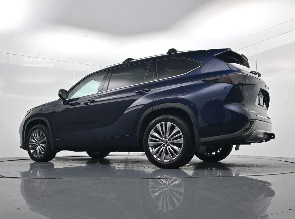 2022 Toyota Highlander Hybrid Platinum