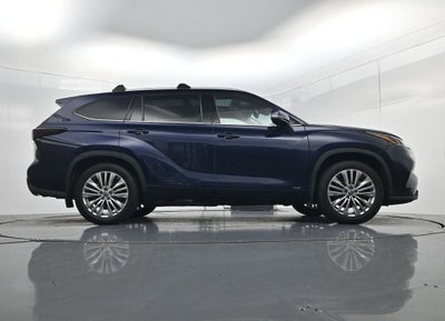 2022 Toyota Highlander Hybrid Platinum