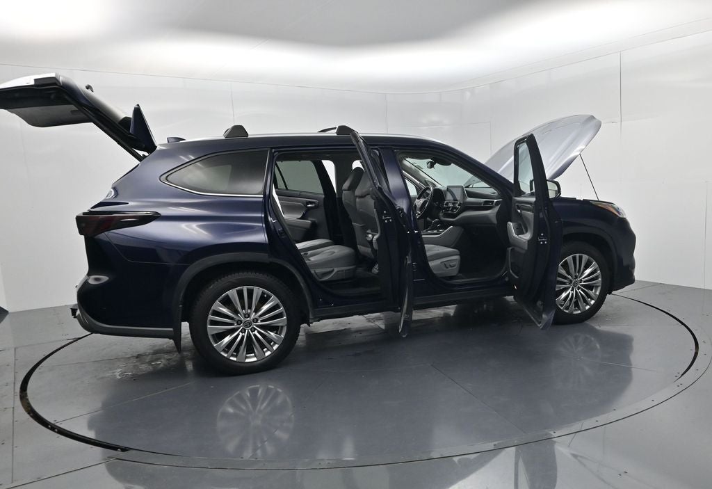 2022 Toyota Highlander Hybrid Platinum
