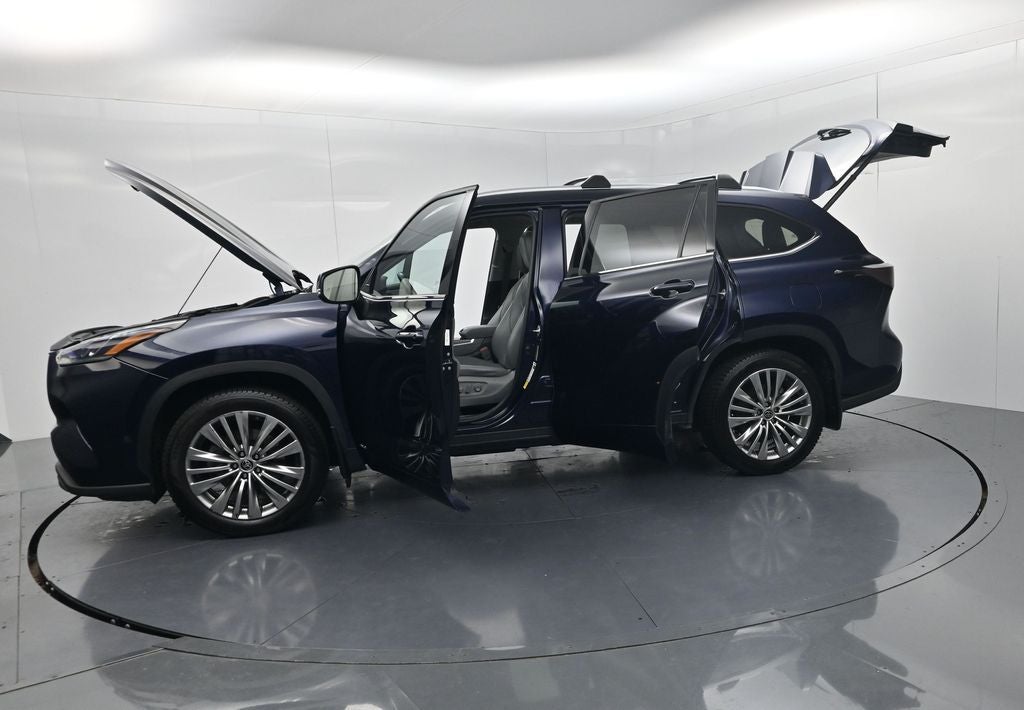 2022 Toyota Highlander Hybrid Platinum