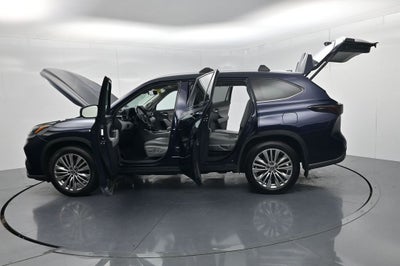 2022 Toyota Highlander Hybrid Platinum