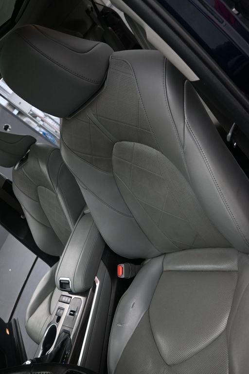 2022 Toyota Highlander Hybrid Platinum