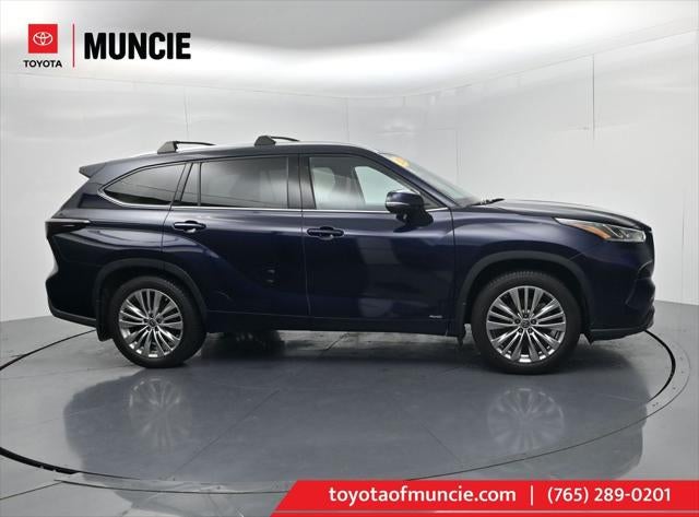 2022 Toyota Highlander Hybrid Platinum