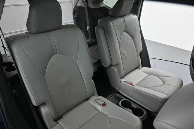2022 Toyota Highlander Hybrid Platinum
