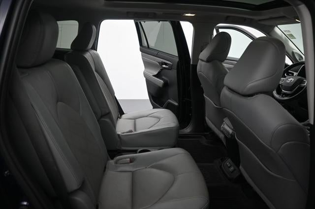 2022 Toyota Highlander Hybrid Platinum