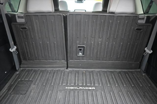 2022 Toyota Highlander Hybrid Platinum