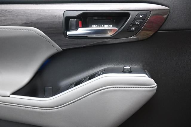 2022 Toyota Highlander Hybrid Platinum