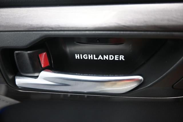 2022 Toyota Highlander Hybrid Platinum