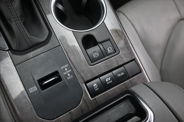 2022 Toyota Highlander Hybrid Platinum
