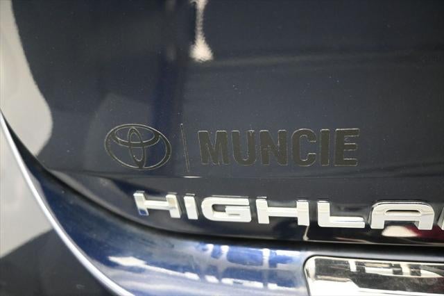 2022 Toyota Highlander Hybrid Platinum
