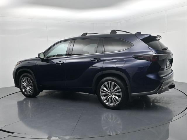 2022 Toyota Highlander Hybrid Platinum