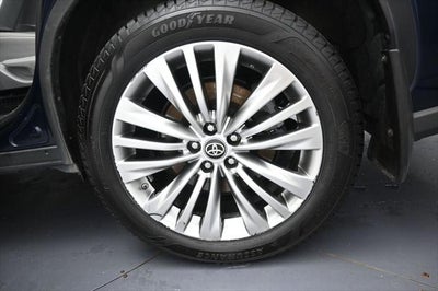 2022 Toyota Highlander Hybrid Platinum