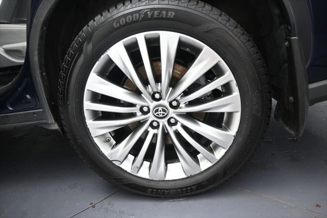 2022 Toyota Highlander Hybrid Platinum