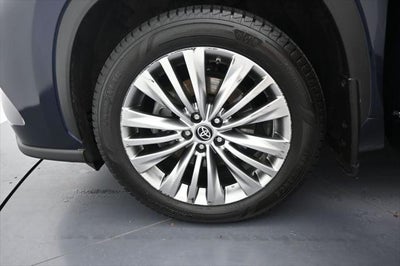 2022 Toyota Highlander Hybrid Platinum