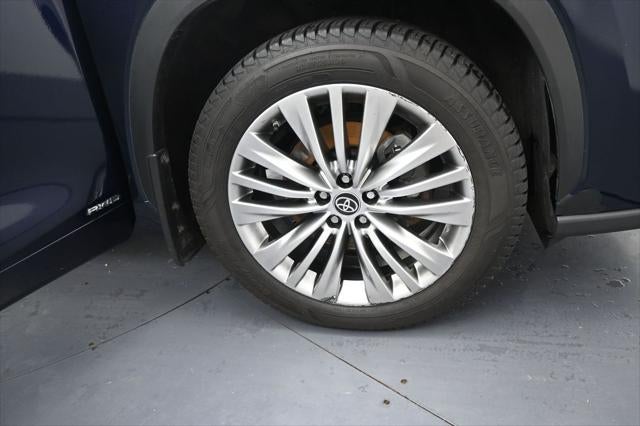 2022 Toyota Highlander Hybrid Platinum