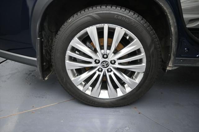 2022 Toyota Highlander Hybrid Platinum